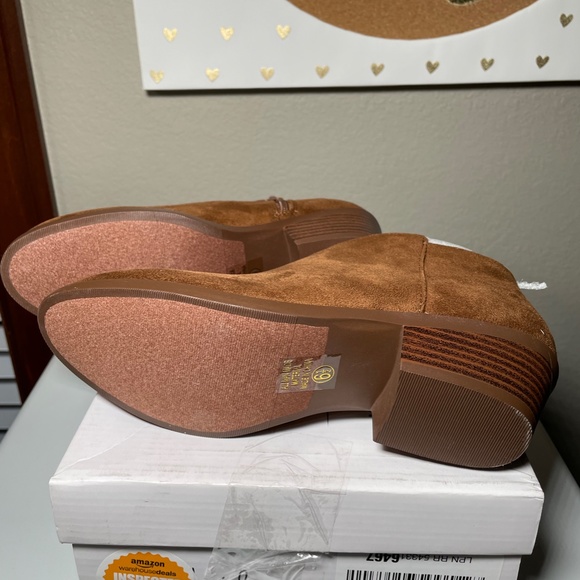 NEW! 6.5 Cambridge Select Women's Western Chunky Low Heel Ankle Bootie - Picture 6 of 6